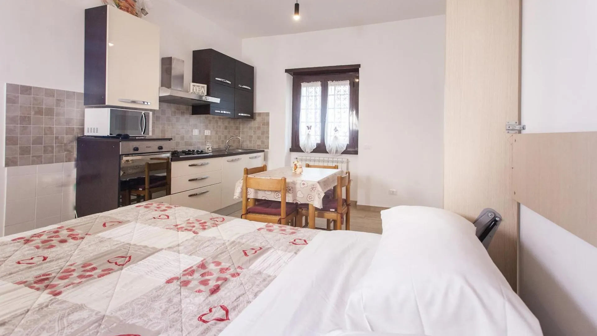 Alloggio Turistico A Casa Di Paoletto 피우미치노